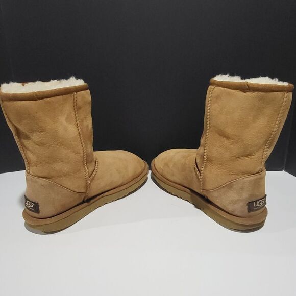 Ugg Short Tan / Caramel Colored Winter Boots - Picture 7 of 13